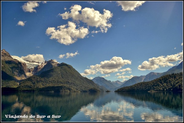 En la excursión lacustre que te lleva a ver el Alerzal Milenario