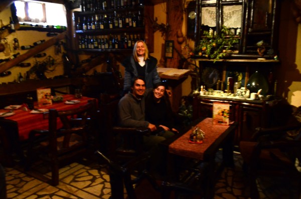 Paseando, nos invitaron a pasar a esa casa de vinos. Muy bonita.