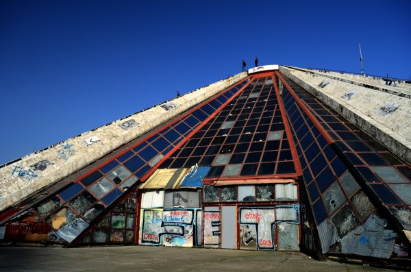 Ex museo que se mandó a hacer el ex dictador Enver Hoxha para si mismo. Hoy en día los albaneses no lo ven como historia sino como vergüenza. Va a ser demolido