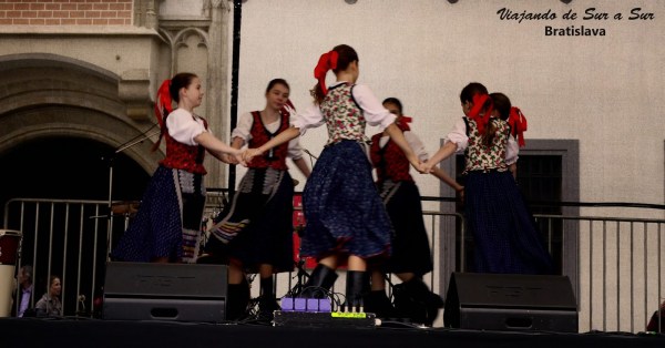 Bratislava for Everyone, es el festival que se daba en la ciudad cuando la visitamos. Muy folclórico, muy bueno de ver