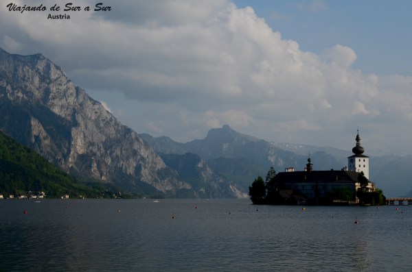 El Castillo de Gmunden, en medio del lago. Se lo conoce con el nombre de ORT jaja de verdad.