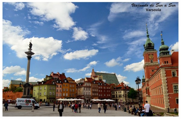 La Old Town más de cera. El Palacio Real, la estatua del Rey Zygmunt y los antiguos edificios de distintos colores. Estos últimos también fueron totalmente reconstruidos, no quedaba nada naditas.