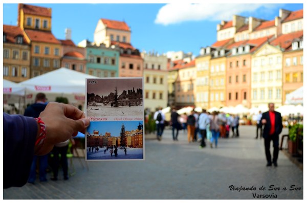 Cerramos con esta muy linda foto. En la mano, una postal con el antes y después de la destrucción. De fondo el mismisimo lugar que se ve en la postal...