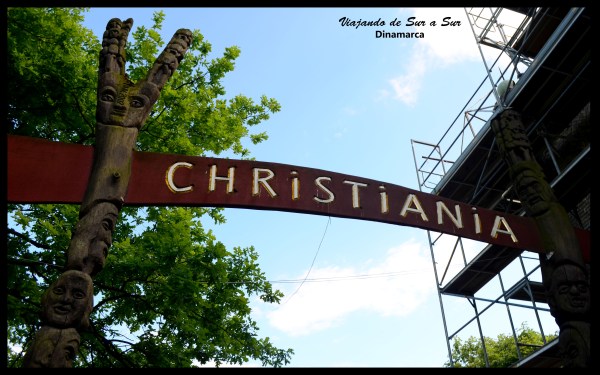 La entrada a Christiania. Cuando salís, en el reverso de ese cartel se lee "Now you are entering to UE". Porque Christiania no se considera parte de Dinamarca ni de la Unión Europea.