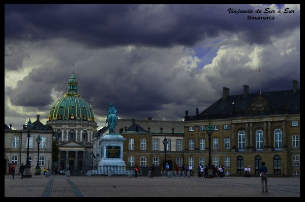 El Palacio de Amalienborg es la residencia oficial del soberano de Dinamarca desde el siglo XVII.