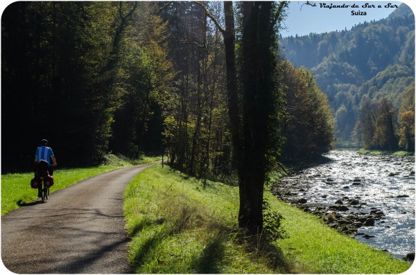 Siguiendo la ruta n° 9 "Ruta de los lagos" en Suiza