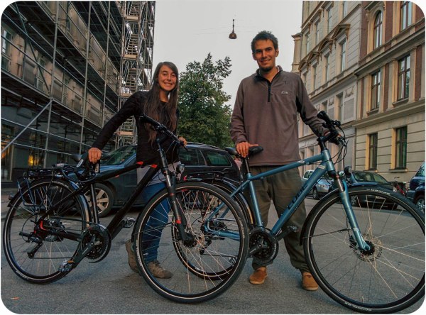 Nosotros felices con nuestras biciletas nuevas en Copenhague