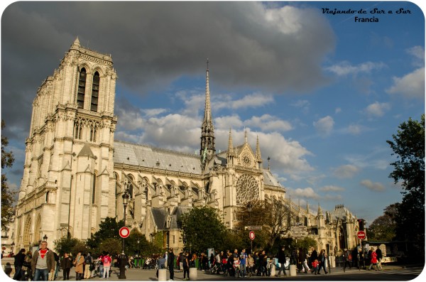Fotón del costado de Notre Dame