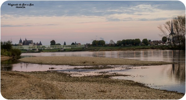 acampando a orillas del Loira con vista a la linda Sully-Sur-Loire